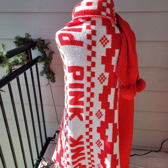 NWT PINK Victoria's Secret MARSHMALLOW Pom-Pom Tasel Red-White Blanket Cozy - Picture 8 of 9